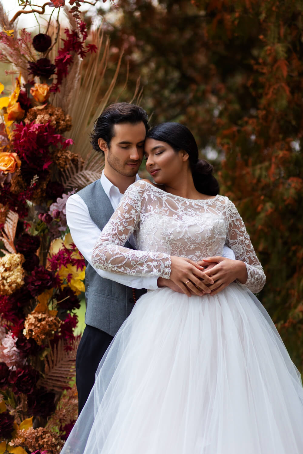 couple-posing-wedding